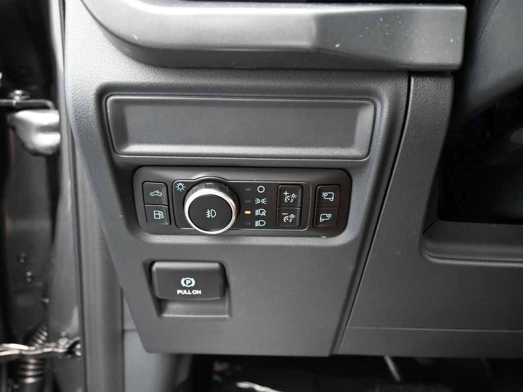 2025 Ford F-150 XLT photo 11