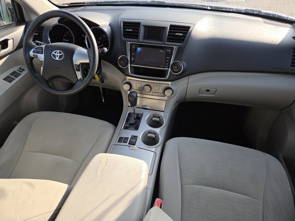 2013 Toyota Highlander Base photo 25