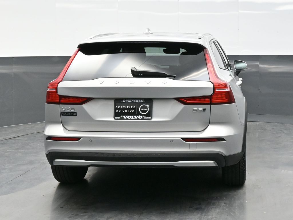 2025 Volvo V60 Cross Country B5 Plus photo 6