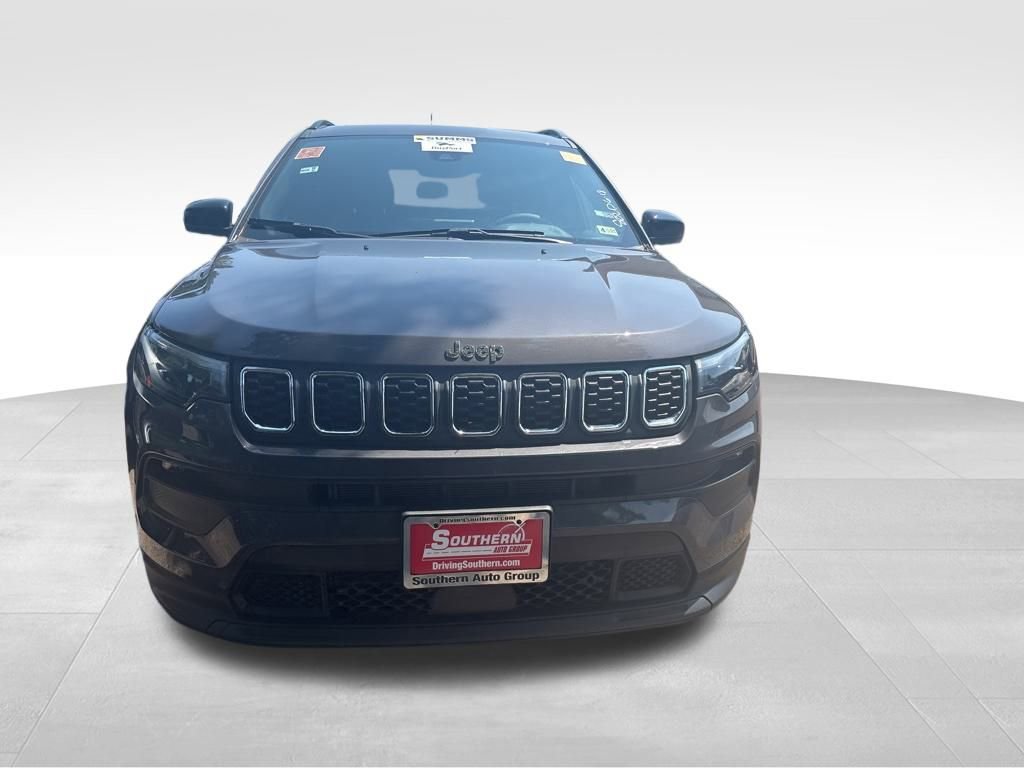 2024 Jeep Compass Latitude Lux photo 5