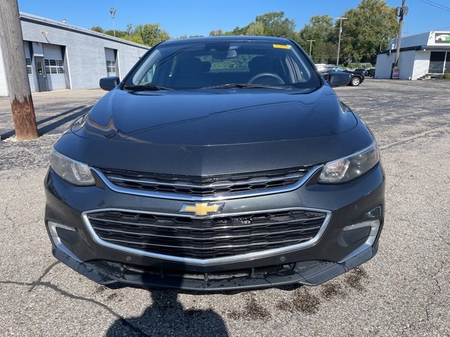 2017 Chevrolet Malibu photo 2