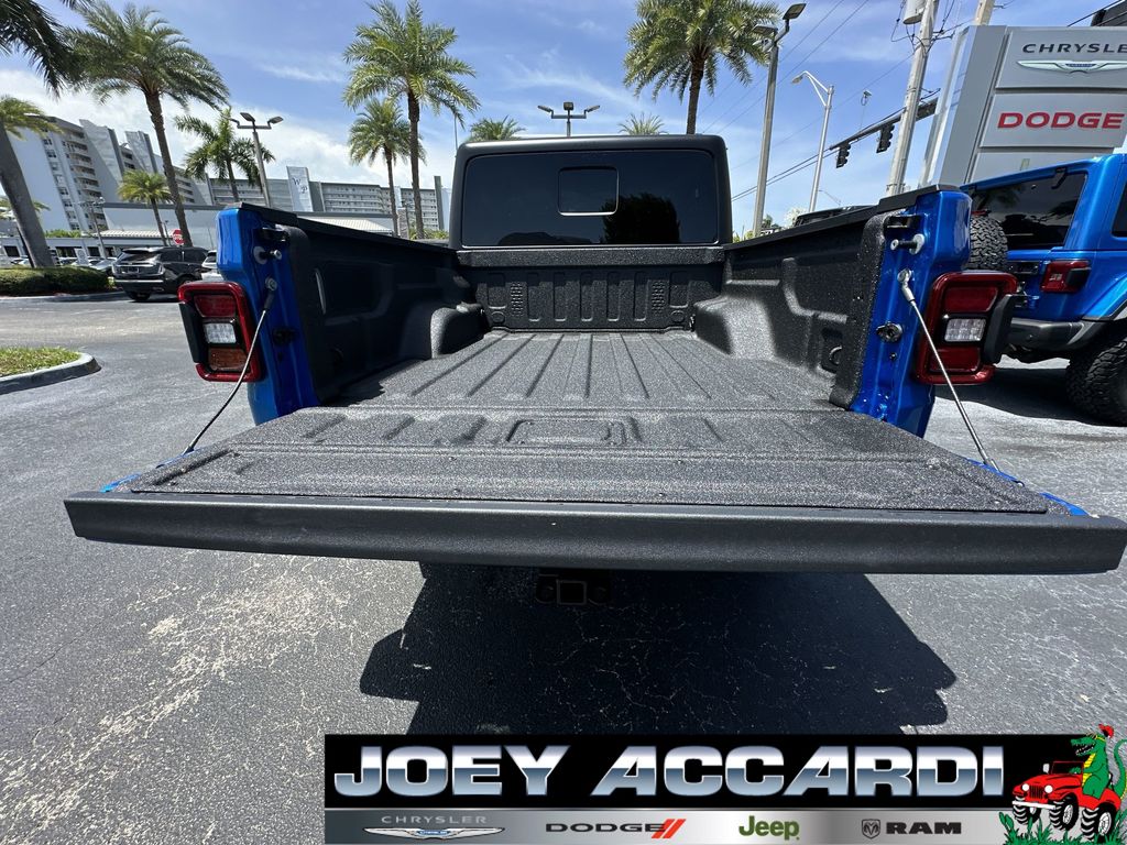 2025 Jeep Gladiator Willys photo 22
