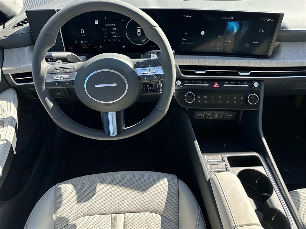 2025 Hyundai Sonata Hybrid Limited photo 2