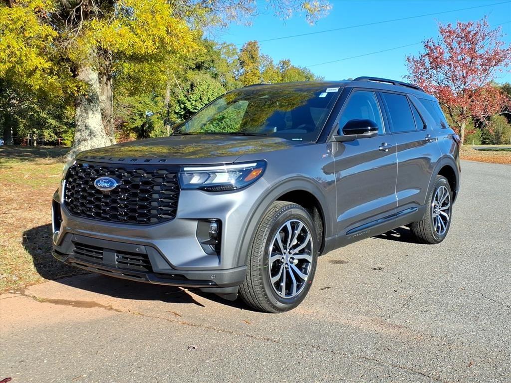 2026 Ford Explorer ST-LINE's photo