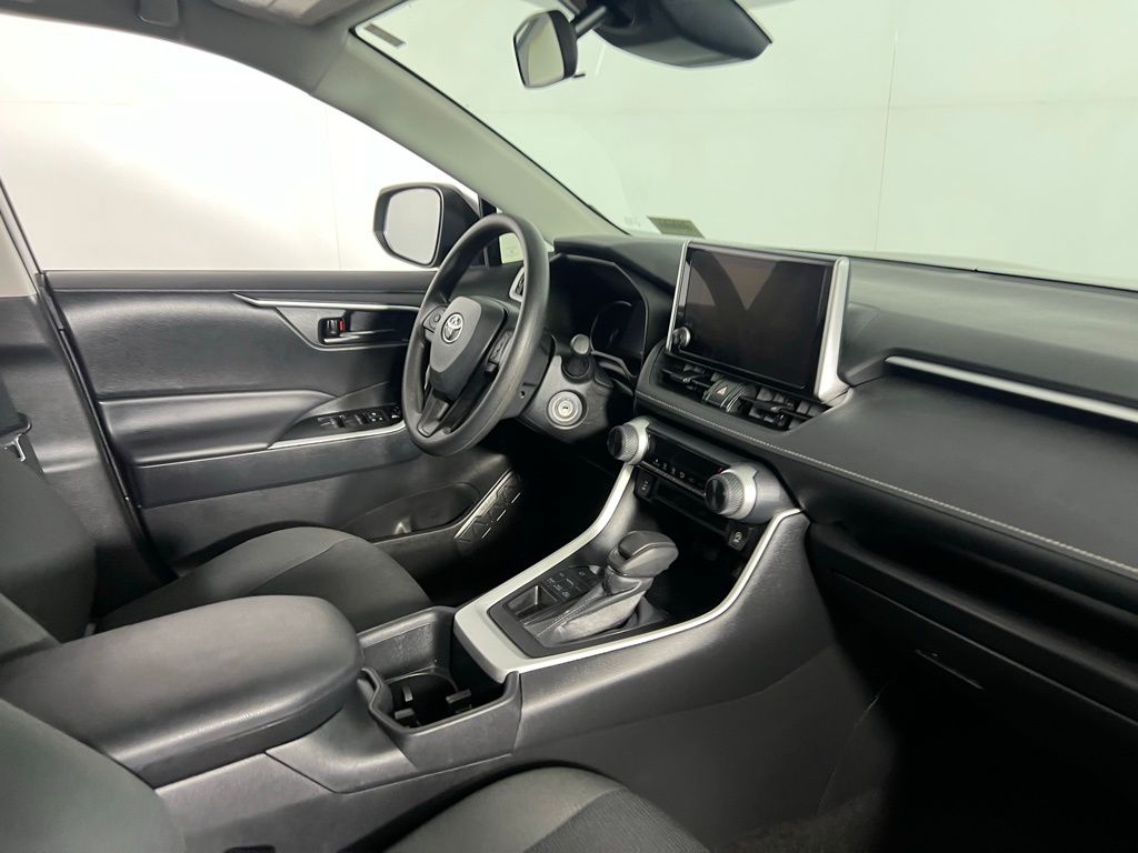 2024 Toyota RAV4 LE photo 27