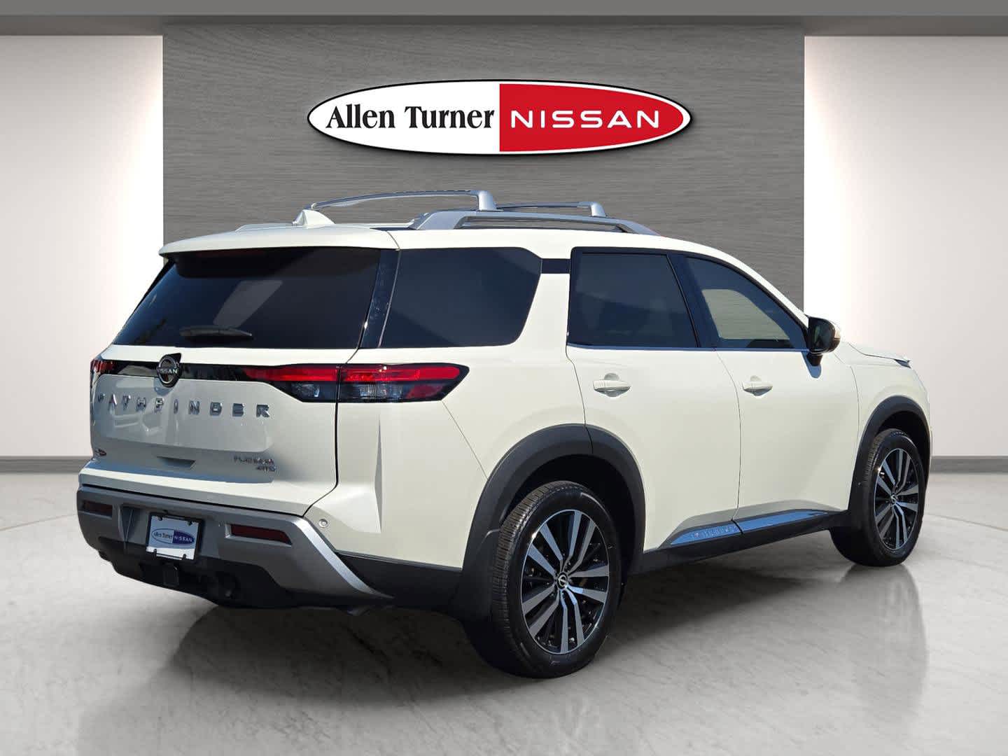 2024 Nissan Pathfinder Platinum photo 6