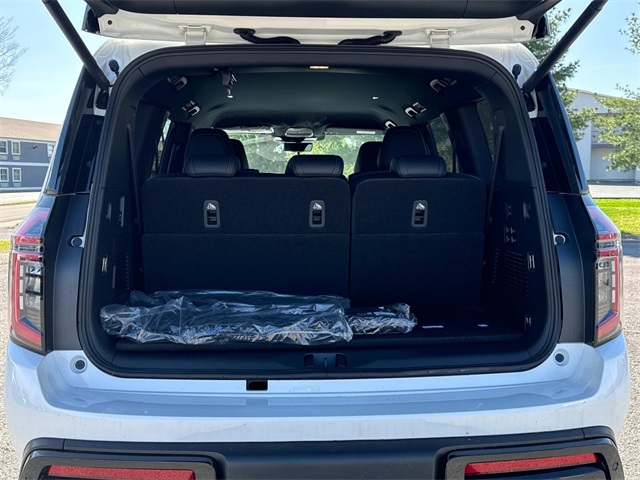 2025 Nissan Armada photo 13