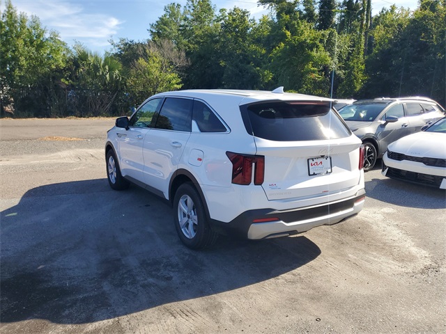 2025 Kia Sorento LX photo 3