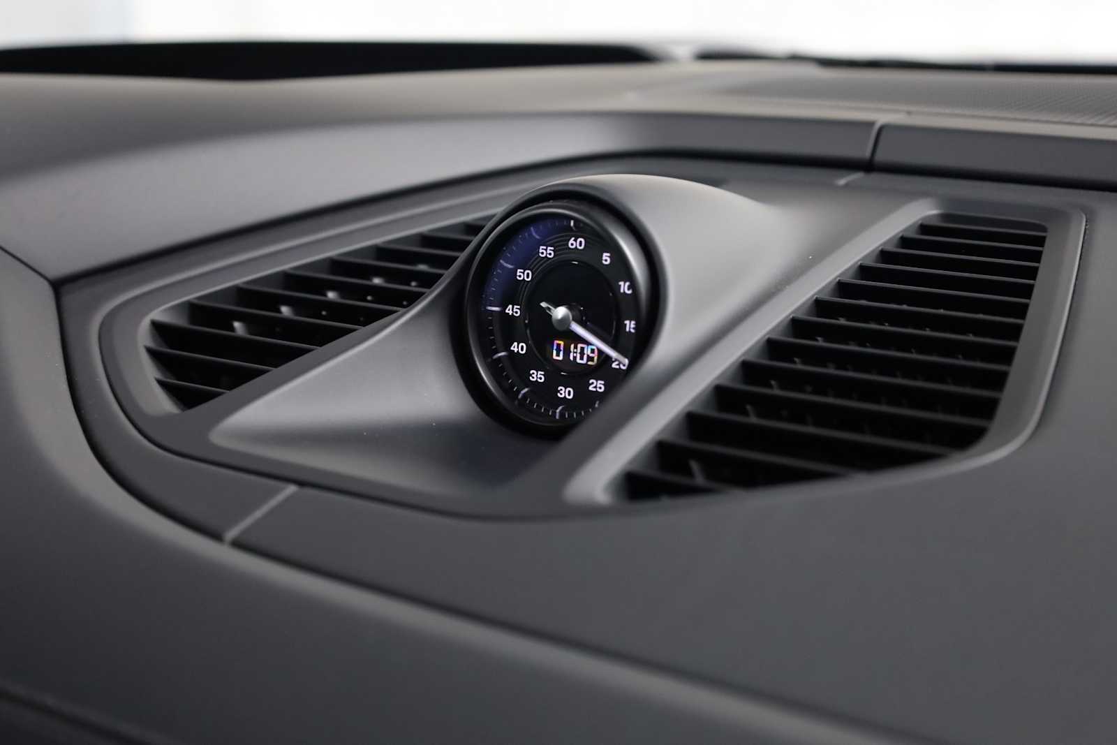 2024 Porsche Macan Electric 4 photo 20