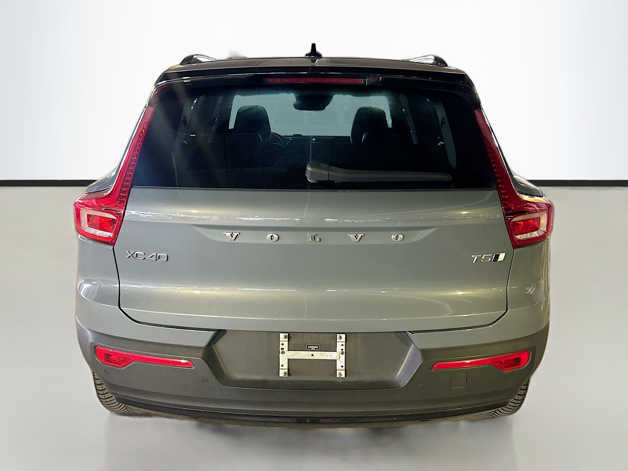 2021 Volvo XC40 R-Design AWD photo 5