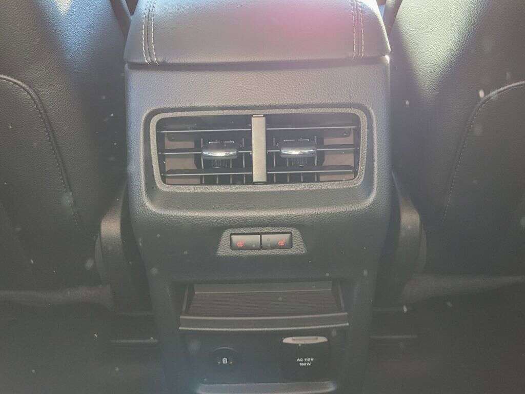 2024 Ford Edge Titanium photo 4