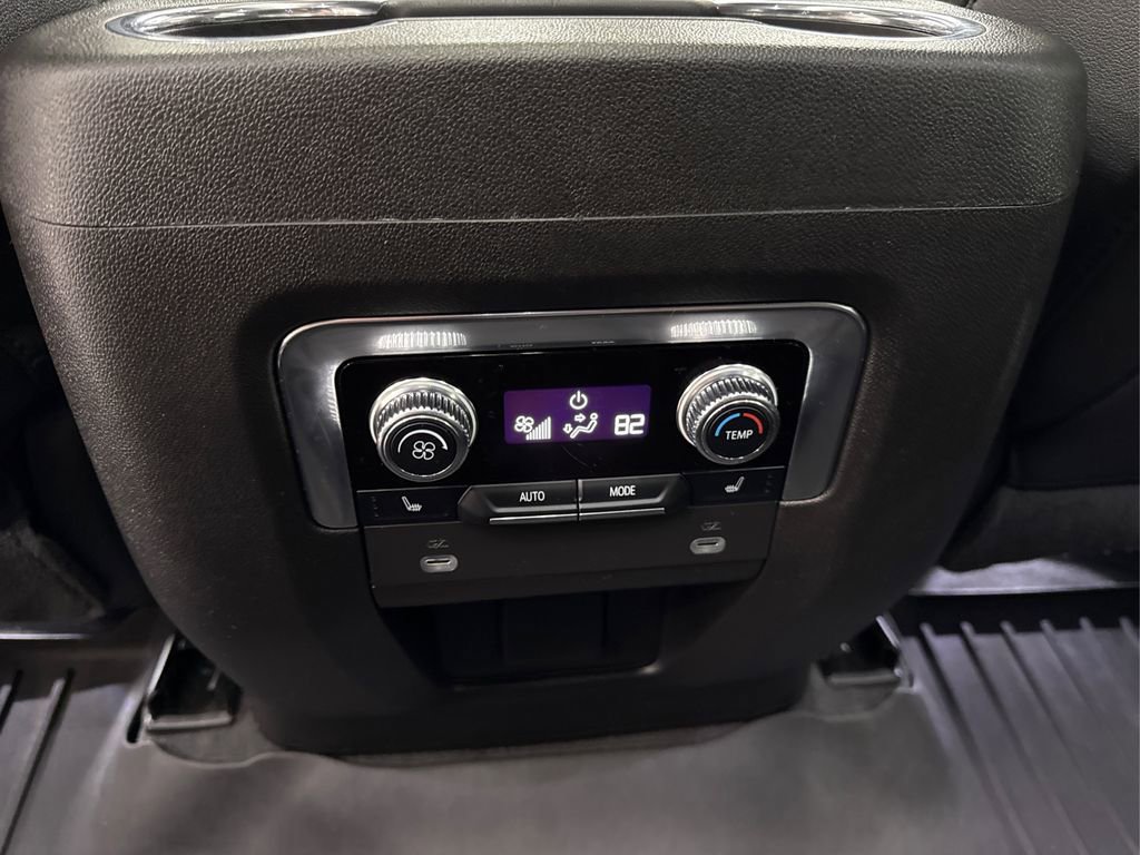 2023 Gmc Yukon SLT photo 34