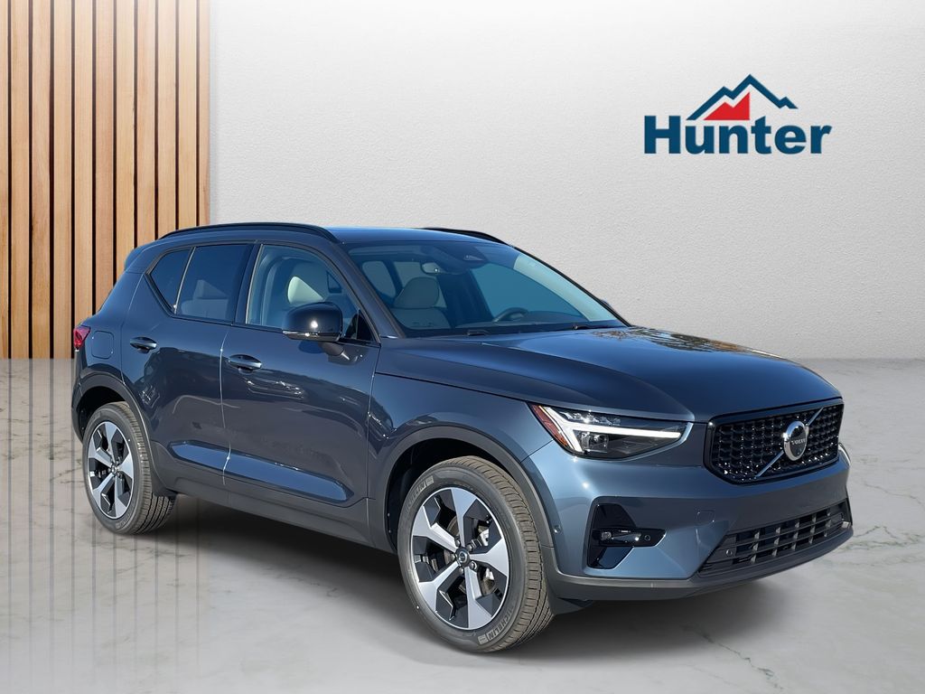2026 Volvo XC40 Plus's photo