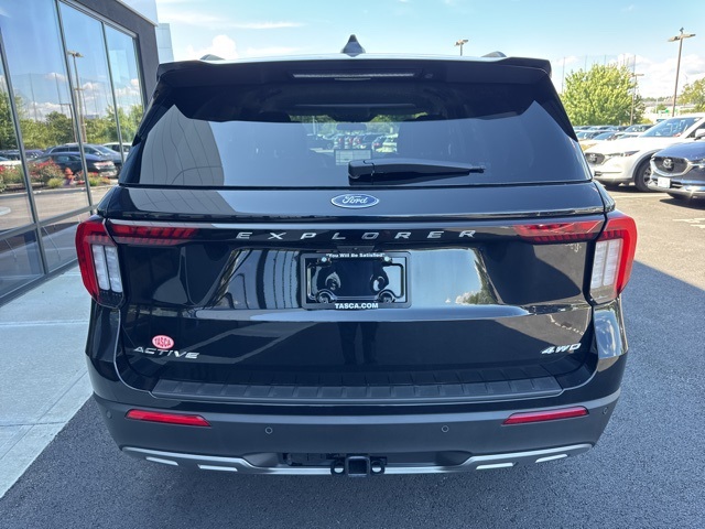 2025 Ford Explorer photo 4