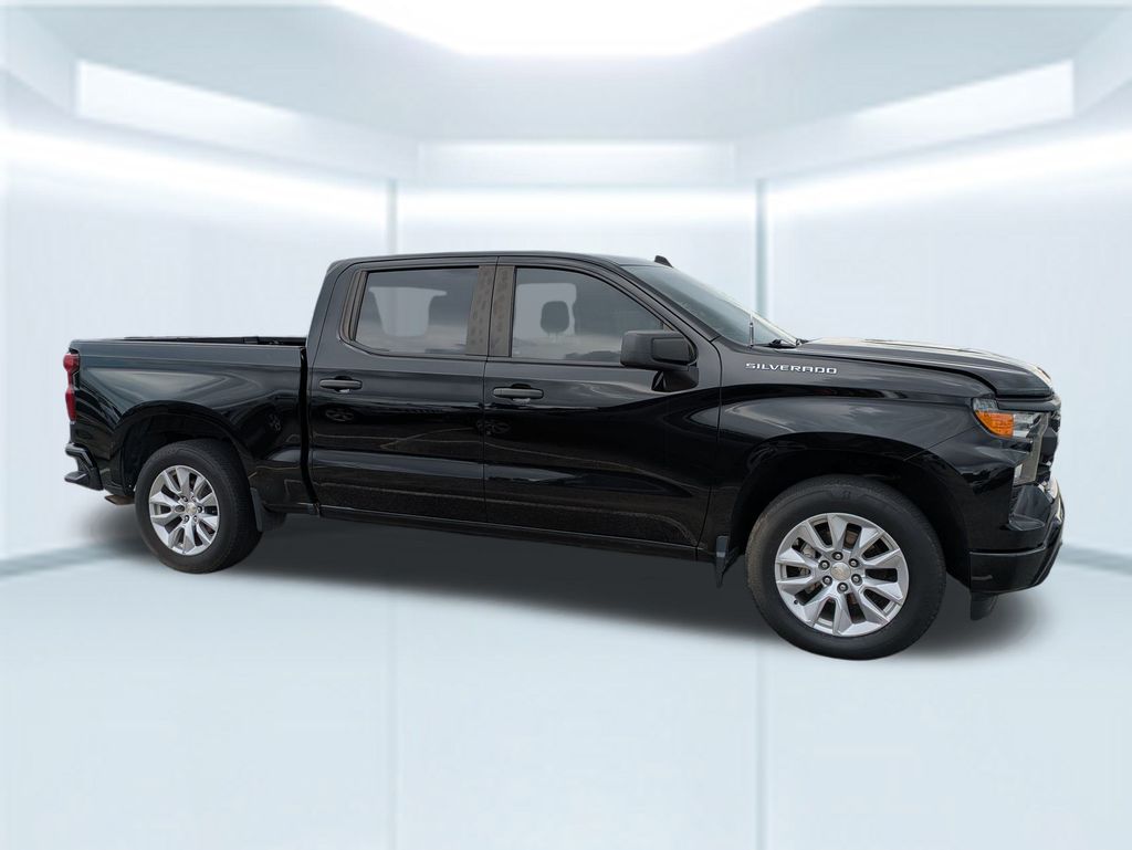 2022 Chevrolet Silverado 1500 Custom photo 3
