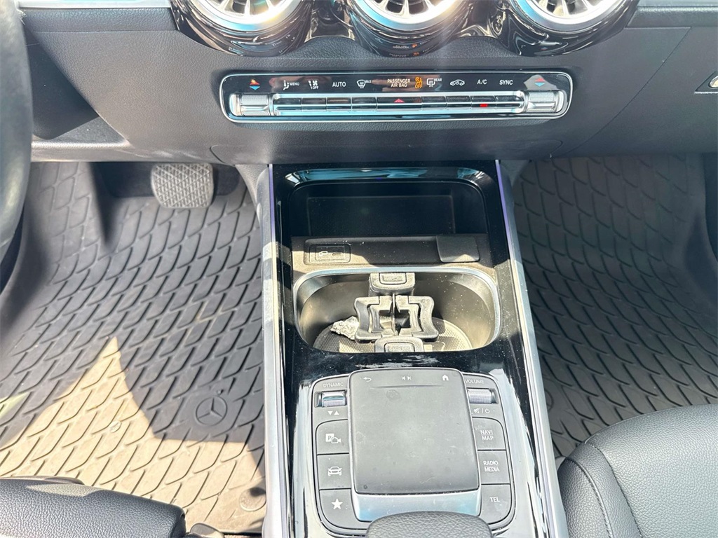 2022 Mercedes Benz GLB 250 photo 24