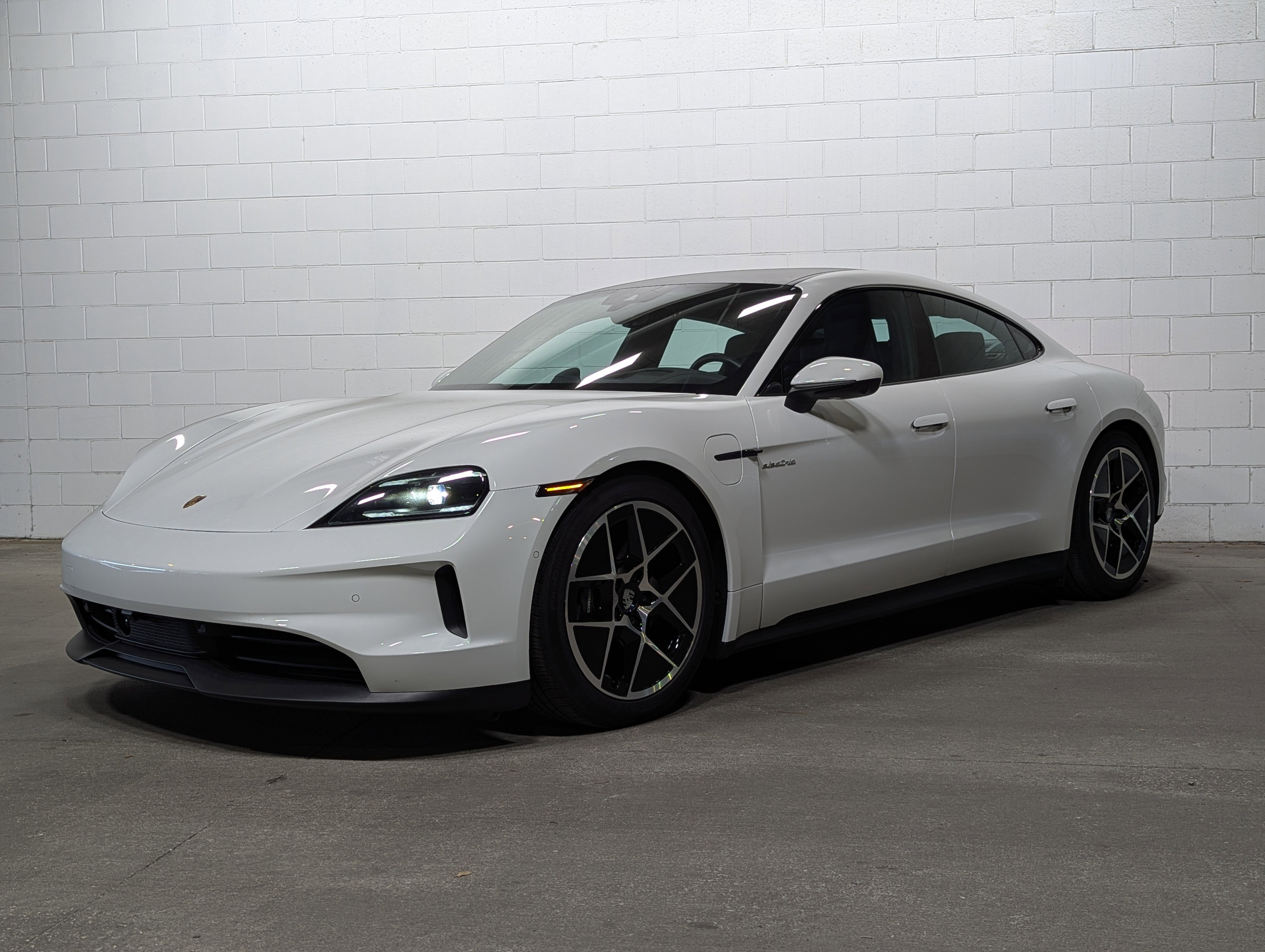 2025 Porsche Taycan Base's photo