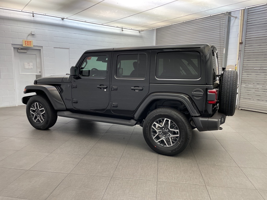 2025 Jeep Wrangler Sahara photo 4