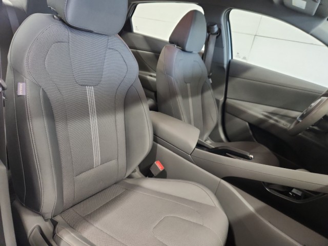 2022 Hyundai Elantra SE photo 9