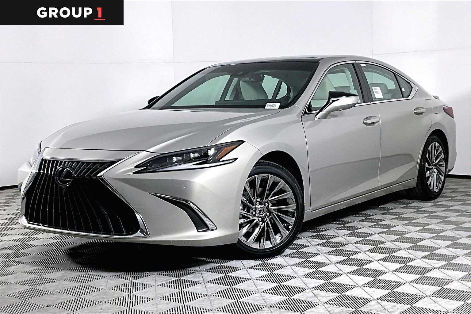 2025 Lexus ES Base's photo