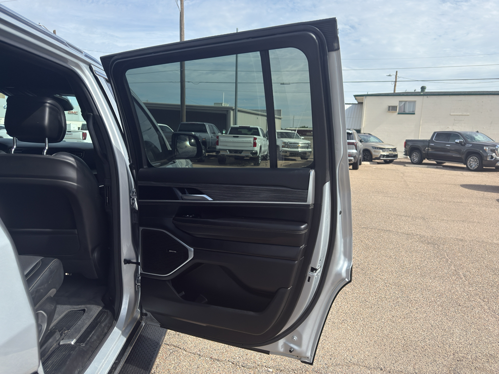 2023 Jeep Wagoneer Series III photo 13