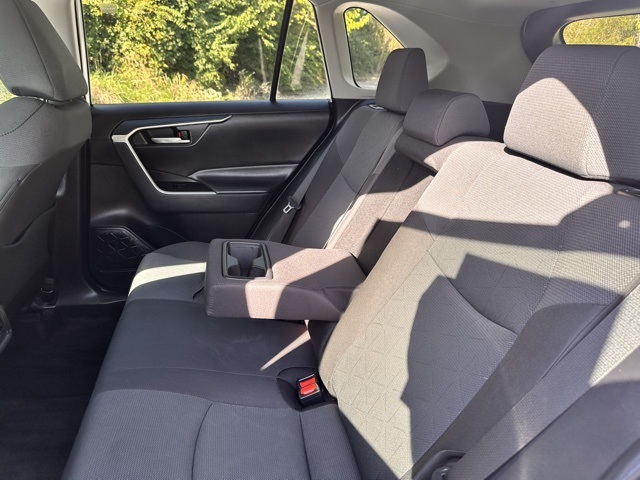 2024 Toyota RAV4 Hybrid XLE photo 12