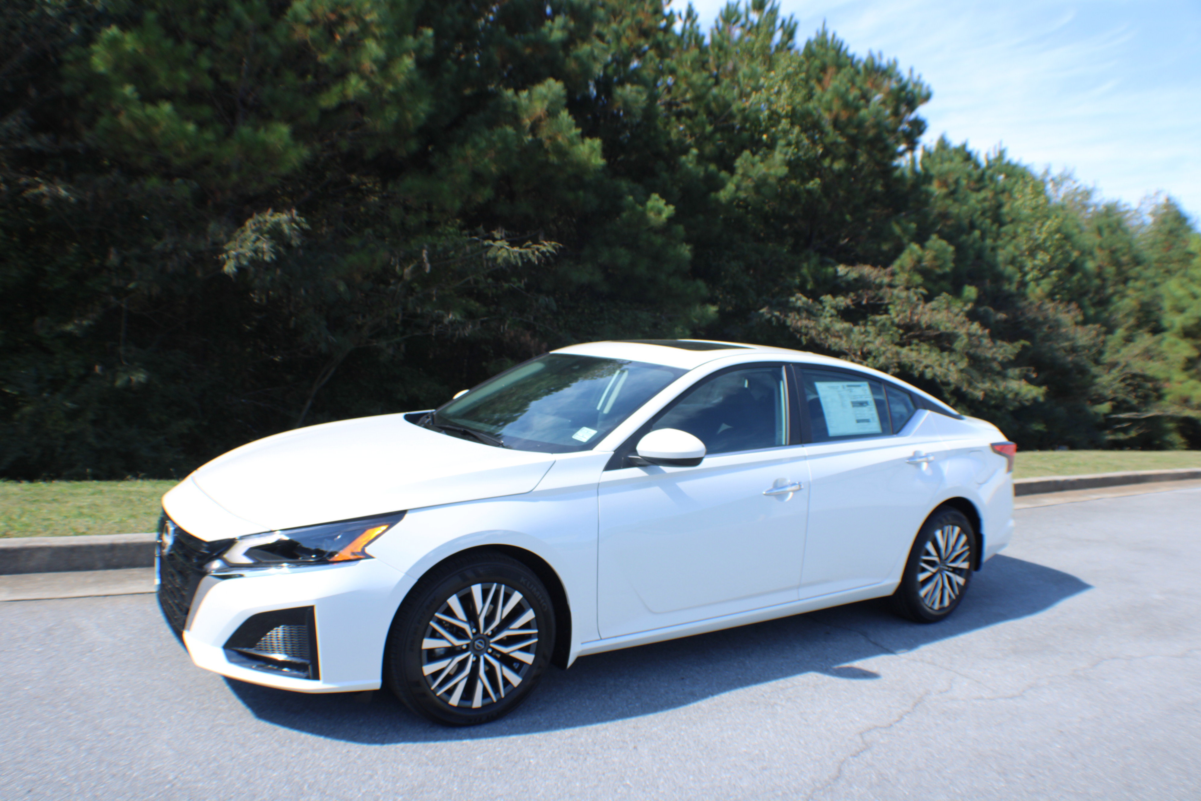 2025 Nissan Altima SV photo 3