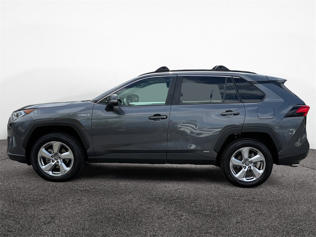 2021 Toyota RAV4 XLE Premium photo 3