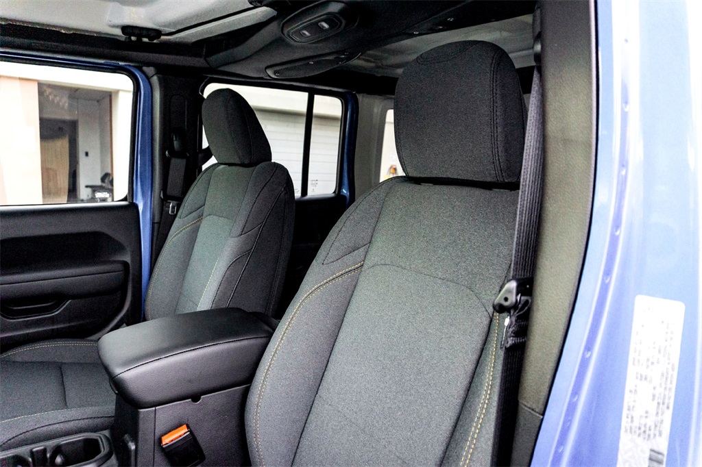 2025 Jeep Wrangler Sport photo 9