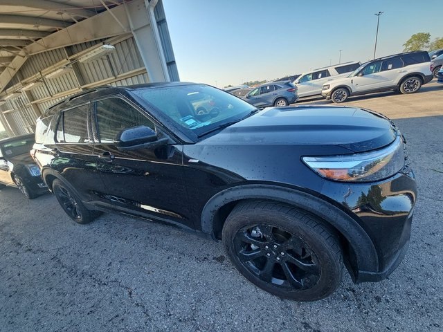 2022 Ford Explorer ST-Line photo 2