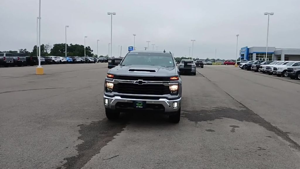 2025 Chevrolet Silverado 2500HD LT photo 2