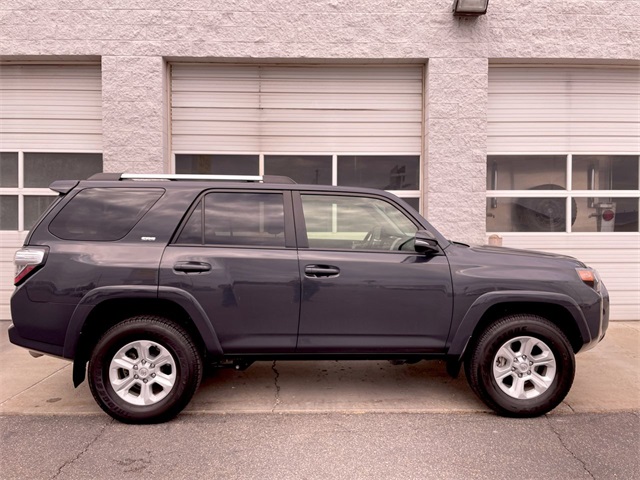 2024 Toyota 4Runner SR5 Premium photo 2