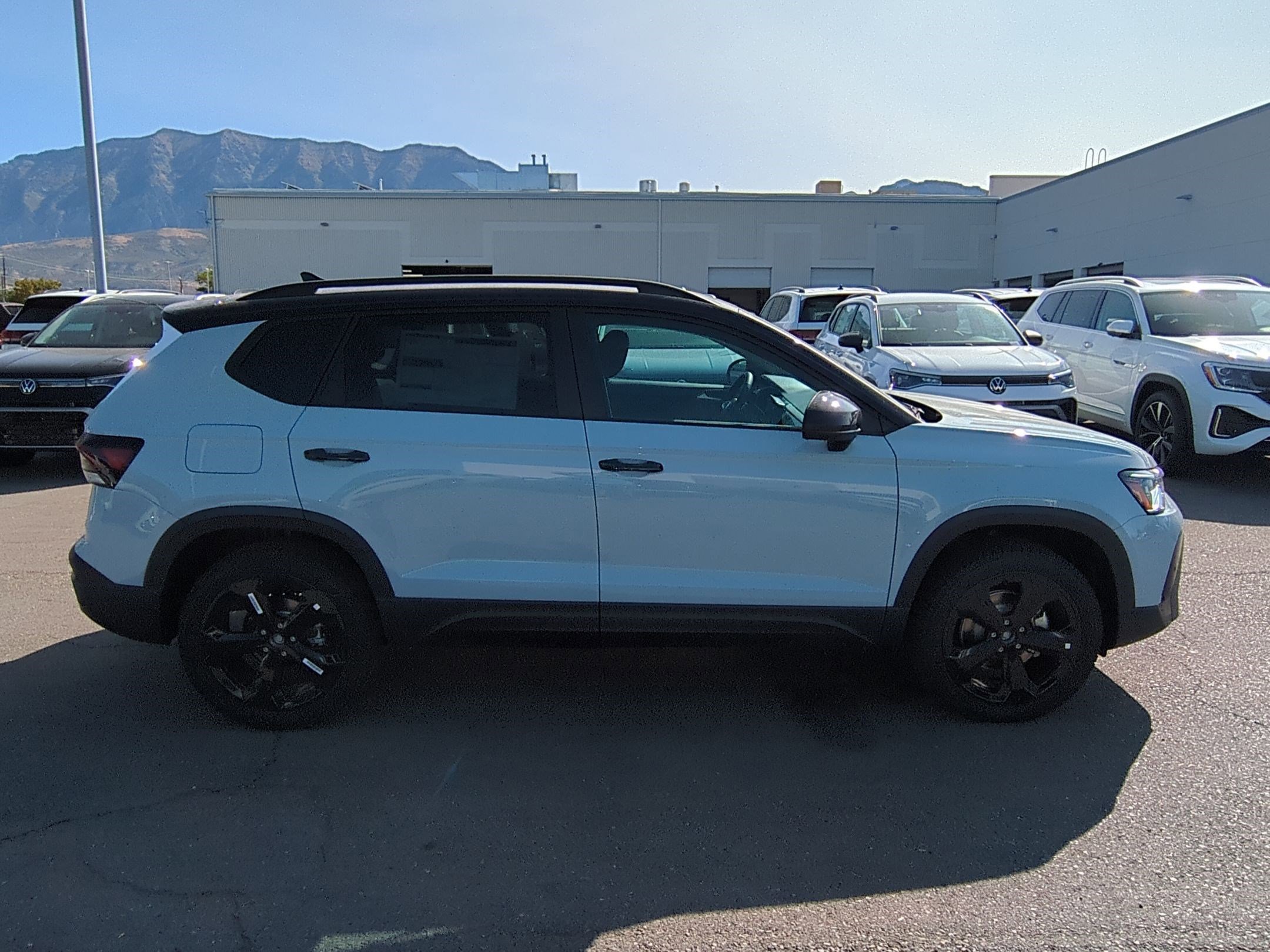 2025 Volkswagen Taos SE photo 2