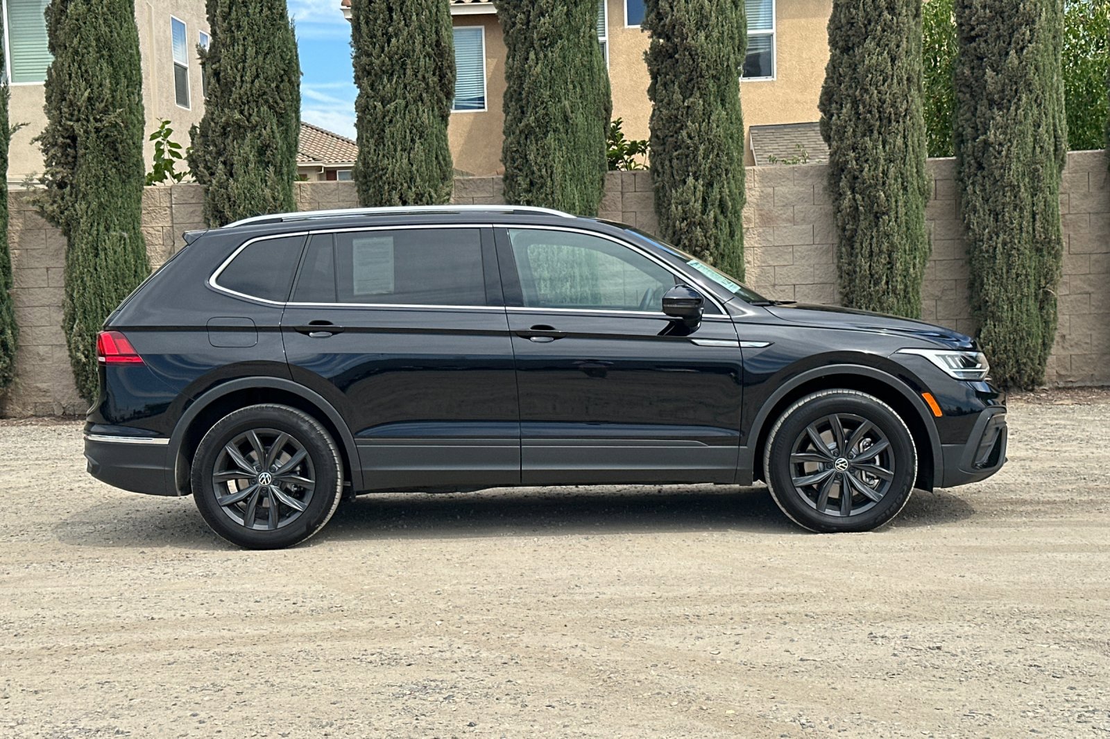 2024 Volkswagen Tiguan SE Wolfsburg Edition photo 3