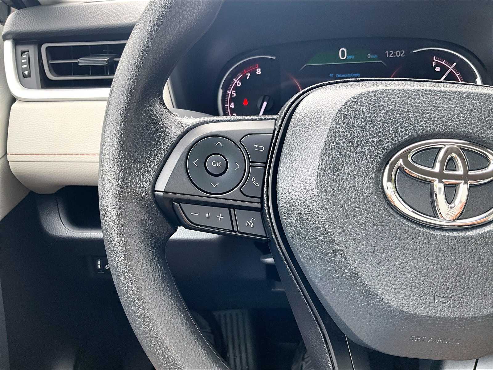 2025 Toyota RAV4 XLE photo 22