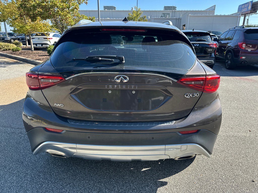 2017 Infiniti QX30 Premium photo 4