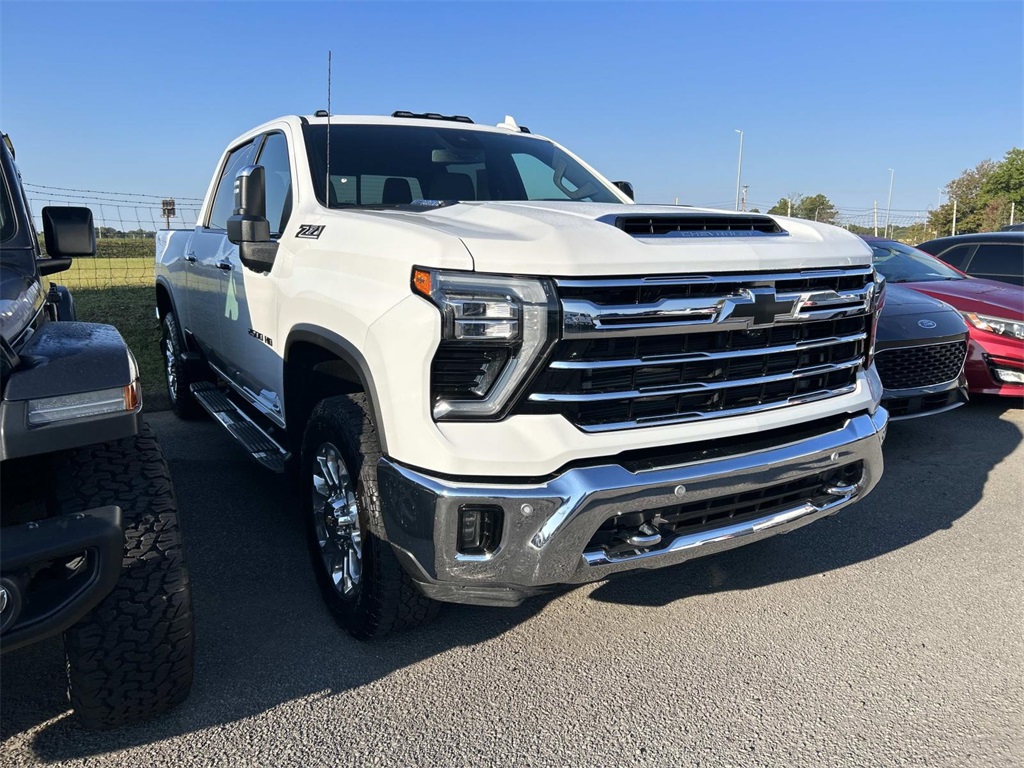 2024 Chevrolet Silverado 2500HD LTZ photo 2