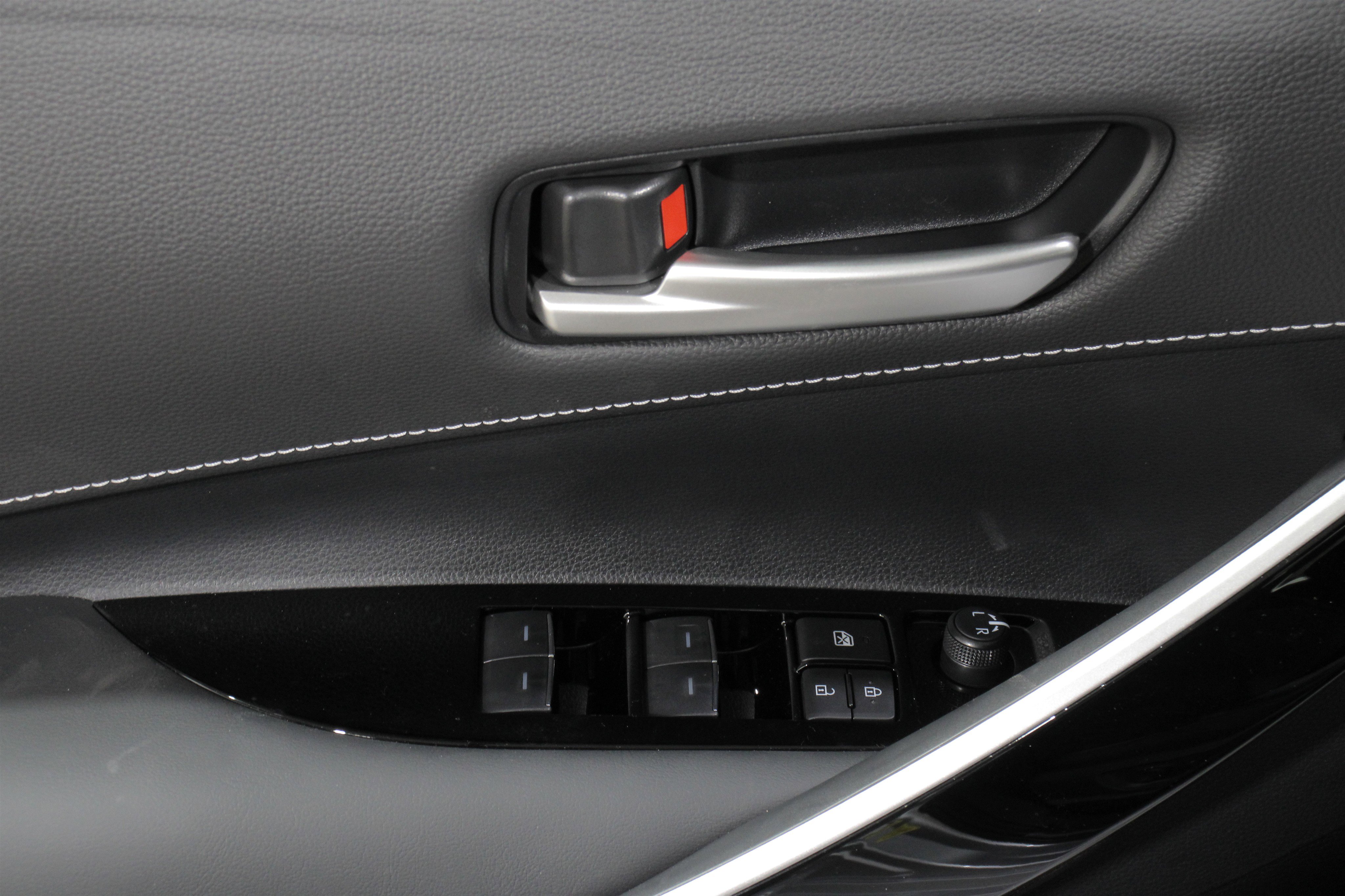 2026 Toyota Corolla XSE photo 4