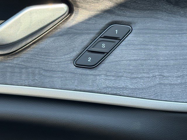 2025 Jeep Grand Cherokee Limited photo 3