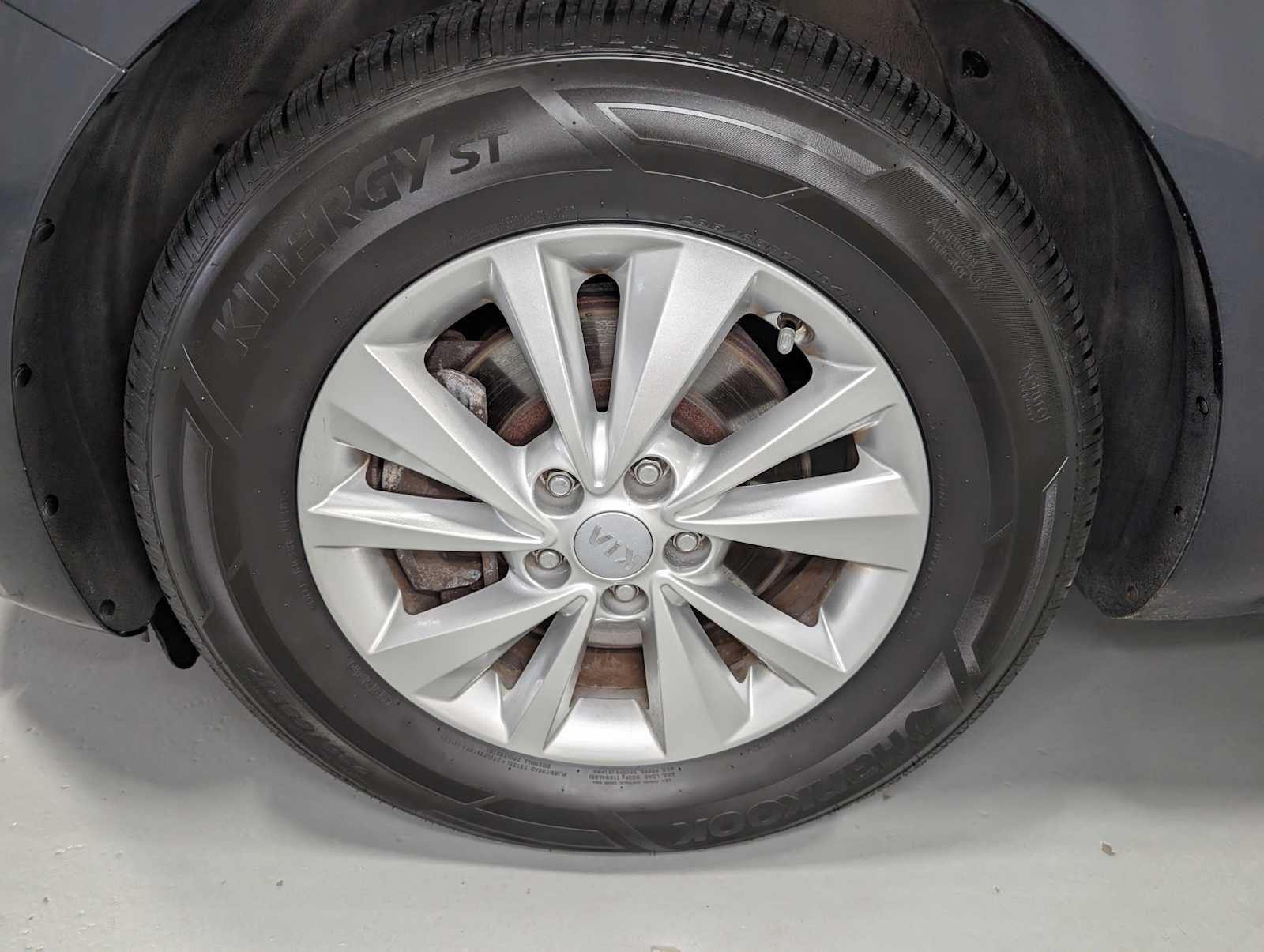 2016 Kia Sedona LX photo 3