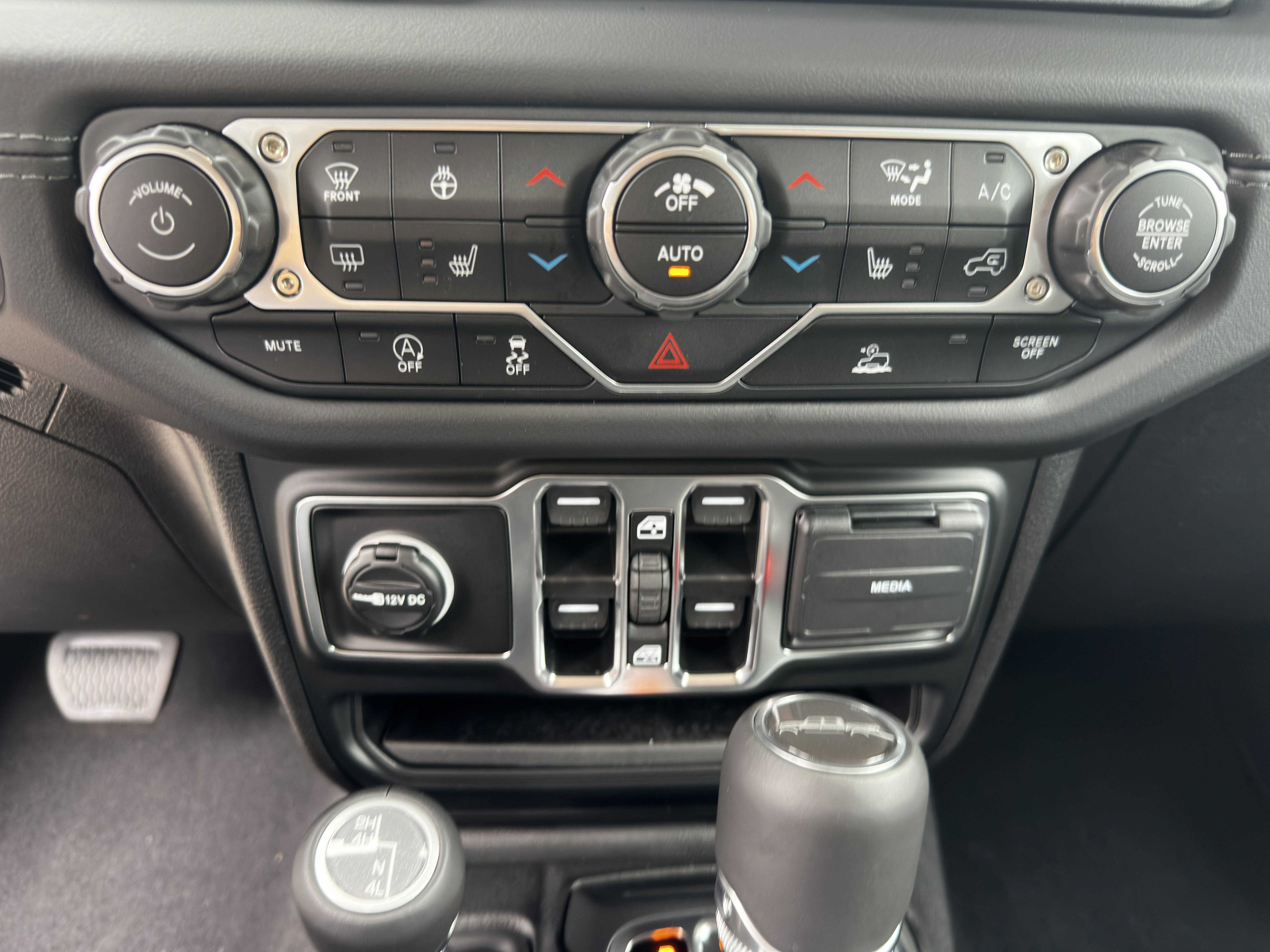 2025 Jeep Gladiator Sport photo 9