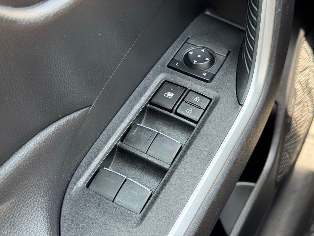 2023 Toyota RAV4 XLE photo 20