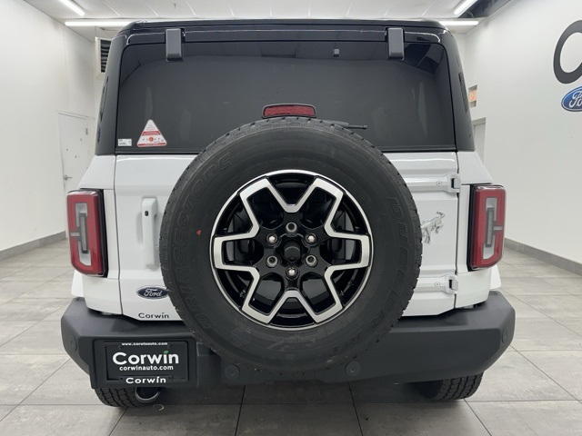 2025 Ford Bronco Outer Banks photo 3