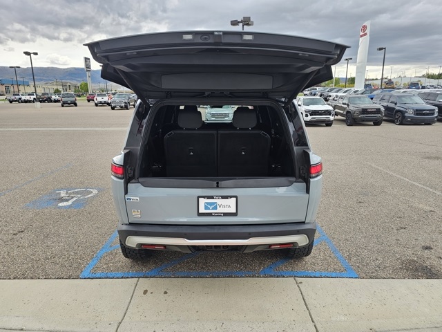 2023 Rivian R1S Adventure photo 3