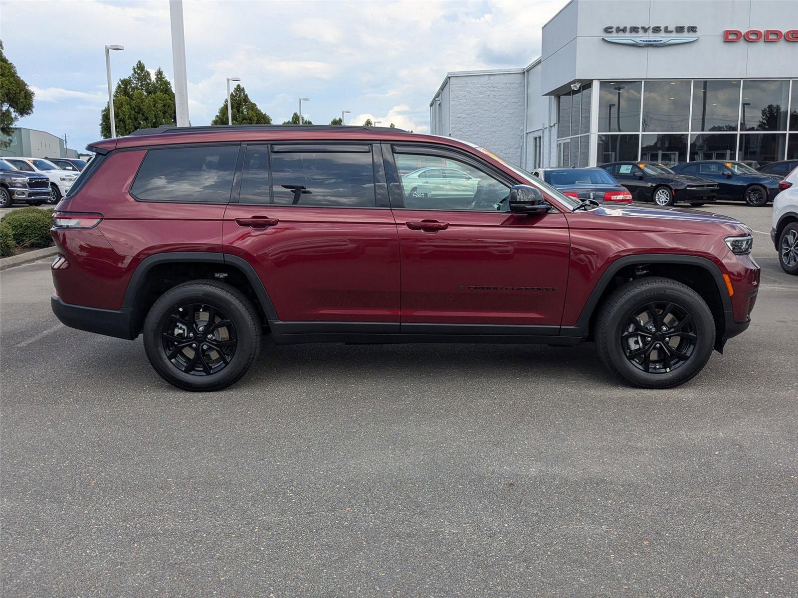 2025 Jeep Grand Cherokee Altitude X photo 2