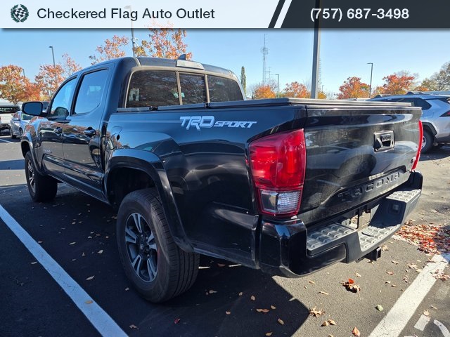 2016 Toyota Tacoma TRD Sport photo 4