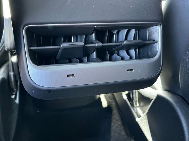 2024 Tesla Model Y Long Range photo 8