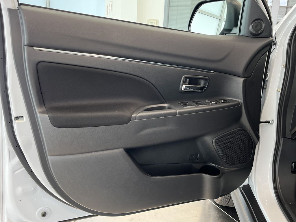 2024 Mitsubishi Outlander Sport LE photo 13