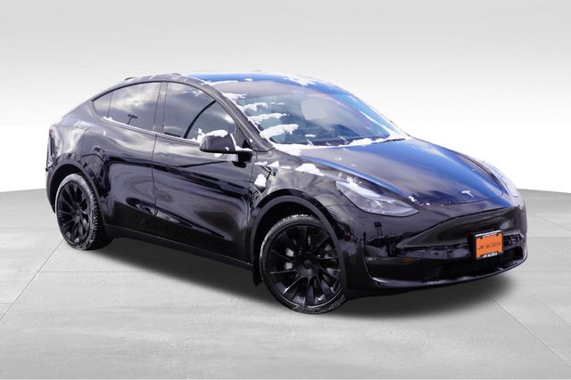 2025 Tesla Model Y Long Range's photo
