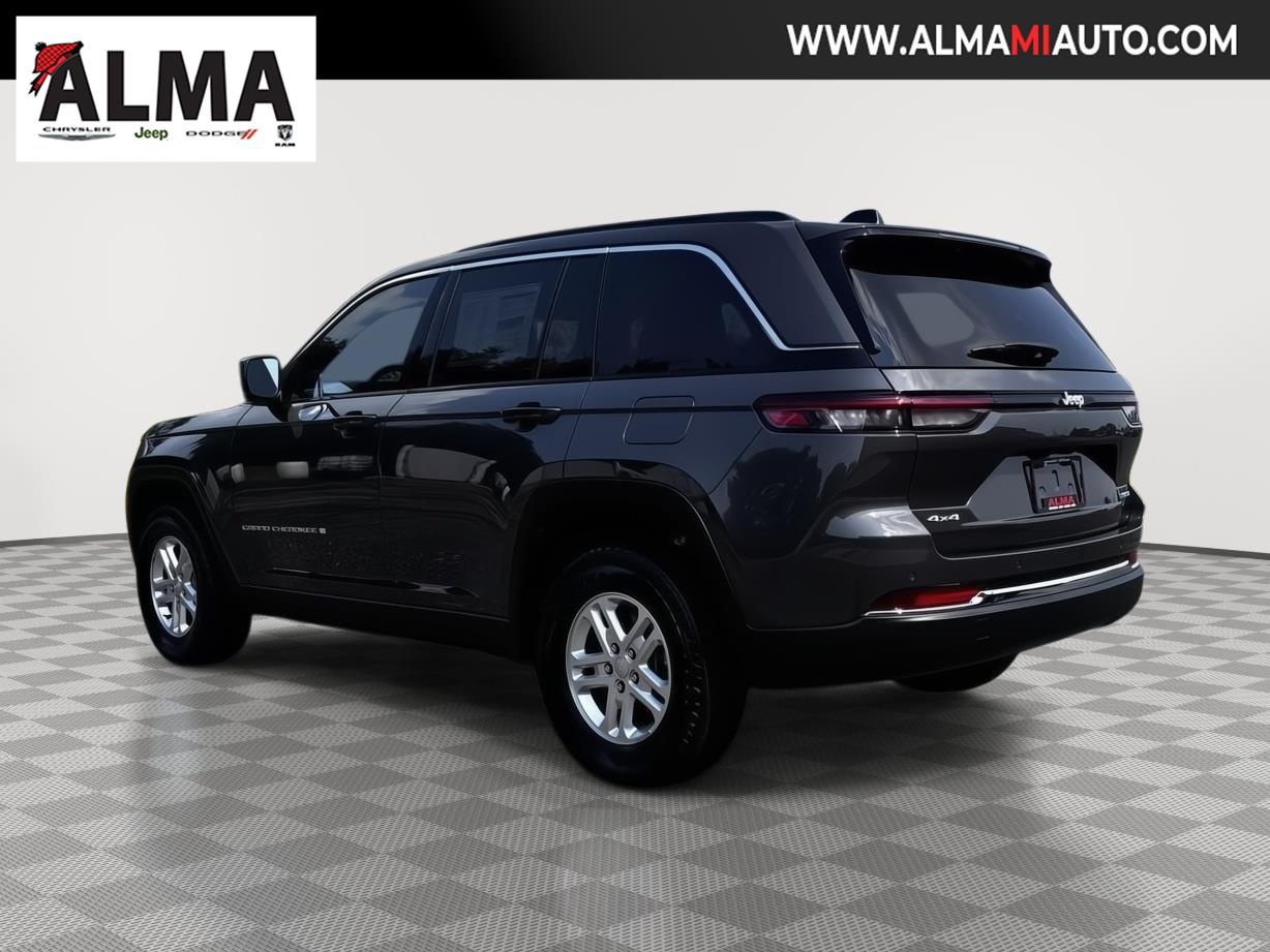 2025 Jeep Grand Cherokee Laredo photo 5